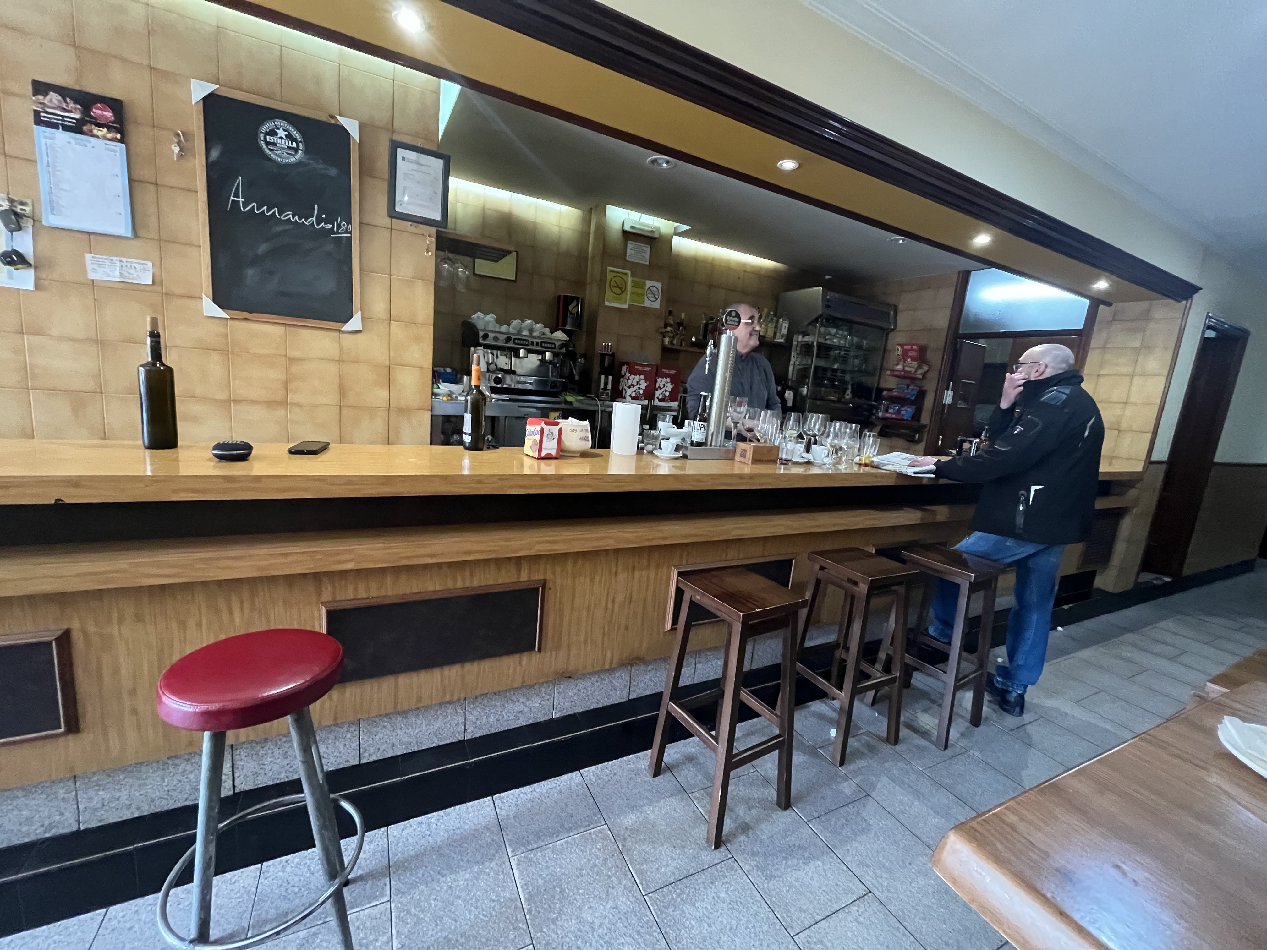 Interior del Café Bar El Polvorín